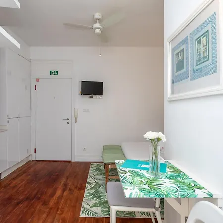 Beguest Secret Courtyard Apartment Lisbon